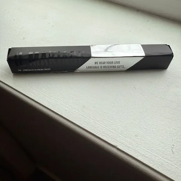 IL MAKIAGE concealer blending Makeup Brush NWT - Picture 5 of 5